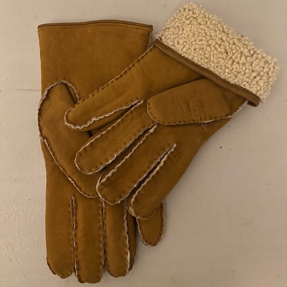 Hand Made in Italy. Genuine Sheepskin Mens Gloves. Wool lining